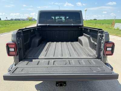 2020 Jeep Gladiator, $34000. Photo 7