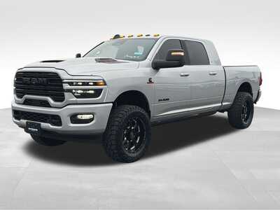 2026 RAM 3500 Crew Cab, $80000. Photo 2