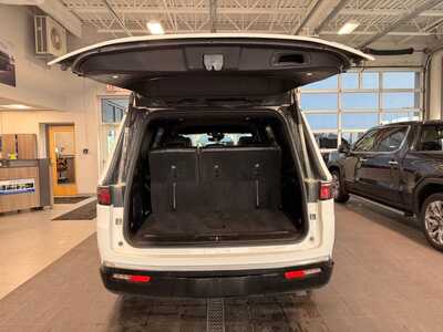 2024 Jeep Wagoneer, $38000. Photo 9