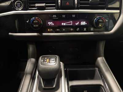 2022 Nissan Pathfinder, $26700. Photo 7