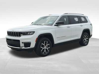 2023 Jeep Grand Cherokee L, $30000. Photo 2