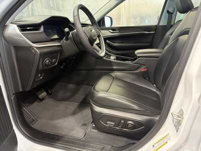 2023 Jeep Grand Cherokee L, $30000. Photo 5