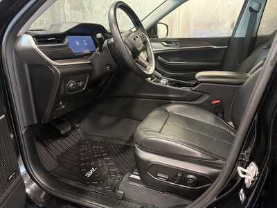 2022 Jeep Grand Cherokee, $28000. Photo 5