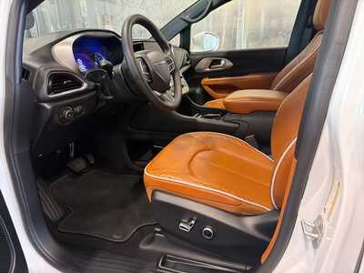 2024 Chrysler Pacifica, $33500. Photo 5