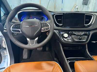 2024 Chrysler Pacifica, $33500. Photo 7