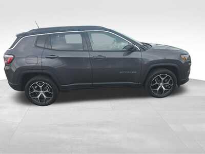 2024 Jeep Compass, $0. Photo 5