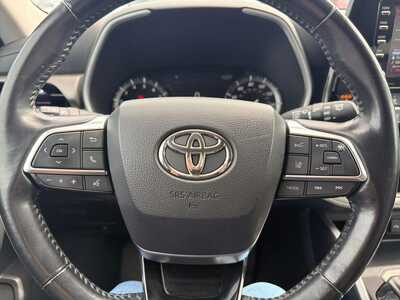 2021 Toyota Highlander, $29000. Photo 11
