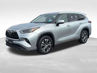 2021 Toyota Highlander, $29000. Photo 2