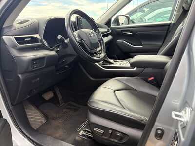 2021 Toyota Highlander, $29000. Photo 4