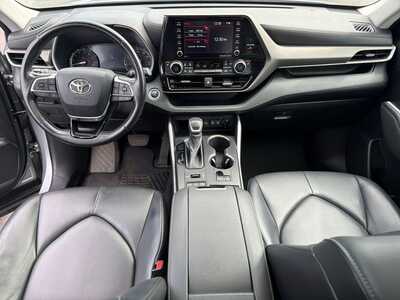 2021 Toyota Highlander, $29000. Photo 5