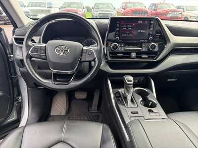 2021 Toyota Highlander, $29000. Photo 6