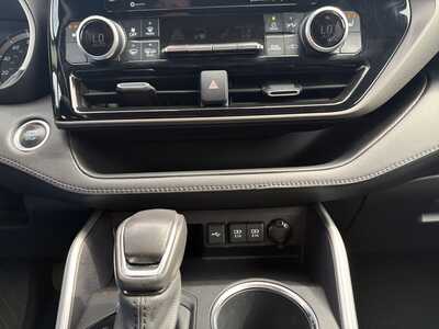 2021 Toyota Highlander, $29000. Photo 7