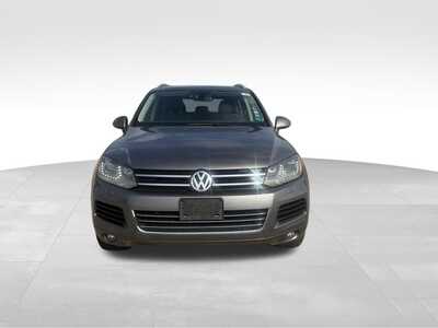2012 Volkswagen Touareg, $0. Photo 2