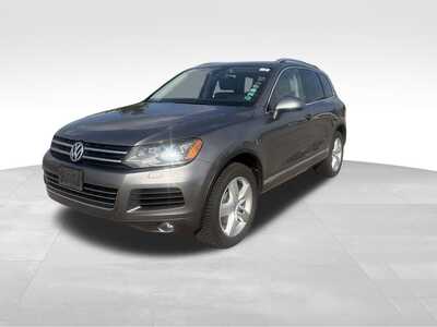 2012 Volkswagen Touareg, $0. Photo 3
