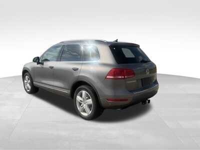 2012 Volkswagen Touareg, $0. Photo 5