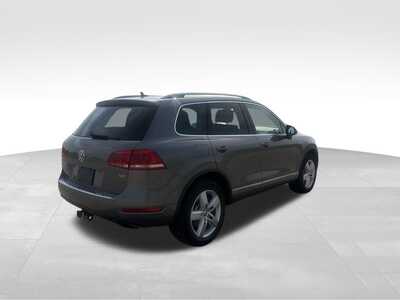 2012 Volkswagen Touareg, $0. Photo 7
