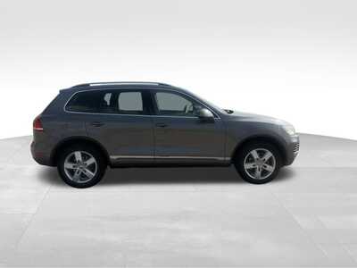 2012 Volkswagen Touareg, $0. Photo 8
