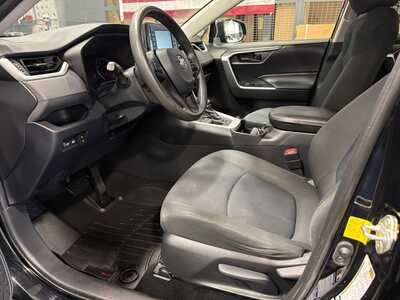 2019 Toyota RAV4, $23500. Photo 3