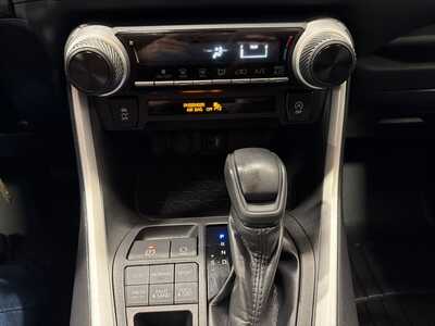 2019 Toyota RAV4, $23500. Photo 6