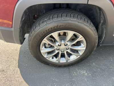2021 Jeep Cherokee, $20000. Photo 6