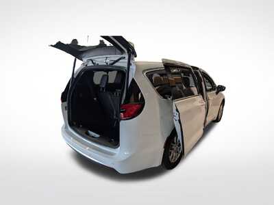 2027 Chrysler Pacifica, $42839. Photo 3