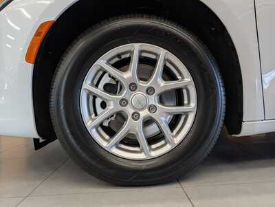 2027 Chrysler Pacifica, $42839. Photo 4