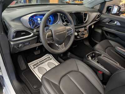 2027 Chrysler Pacifica, $42839. Photo 5