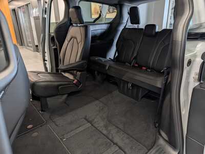 2027 Chrysler Pacifica, $42839. Photo 6