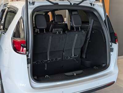 2027 Chrysler Pacifica, $42839. Photo 7
