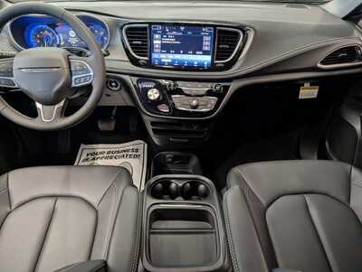 2027 Chrysler Pacifica, $42839. Photo 8