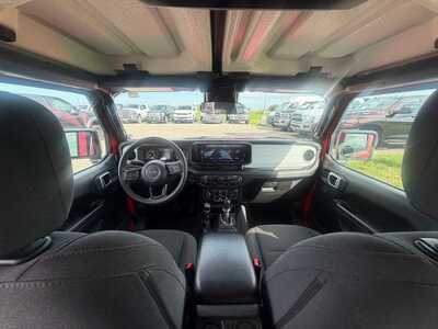 2024 Jeep Wrangler, $30000. Photo 12