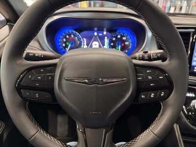 2025 Chrysler Pacifica, $27900. Photo 12