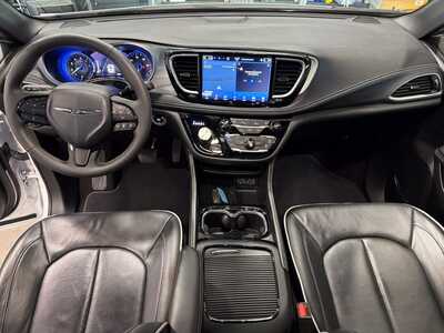 2025 Chrysler Pacifica, $27900. Photo 6