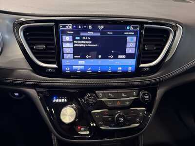 2025 Chrysler Pacifica, $27900. Photo 8