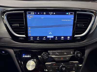 2025 Chrysler Pacifica, $27900. Photo 9