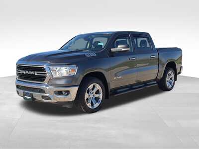 2020 RAM 1500 Crew Cab, $26400. Photo 2