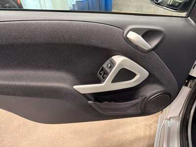 2009 Smart ForTwo, $5800. Photo 8
