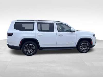 2022 Jeep Wagoneer, $32900. Photo 7
