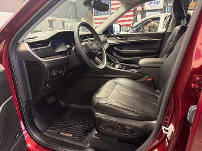 2024 Jeep Grand Cherokee L, $30000. Photo 4