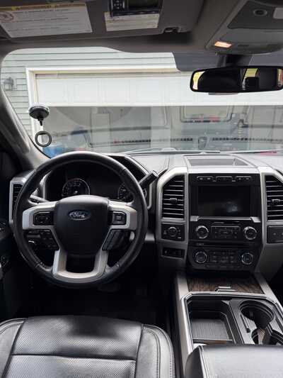 2018 Ford F350 Crew Cab, $45000. Photo 3