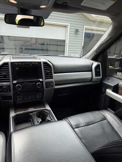 2018 Ford F350 Crew Cab, $45000. Photo 5