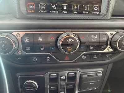 2021 Jeep Gladiator, $31000. Photo 10