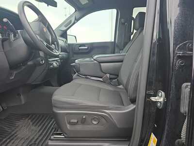2024 Chevrolet 1500 Crew Cab, $35000. Photo 3