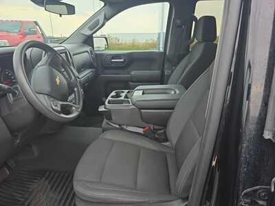 2024 Chevrolet 1500 Crew Cab, $35000. Photo 5