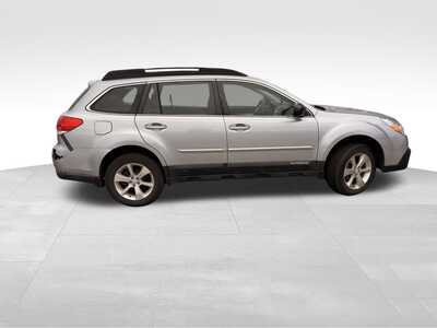 2014 Subaru Outback, $0. Photo 4