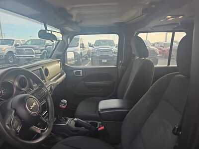 2022 Jeep Gladiator, $27000. Photo 10