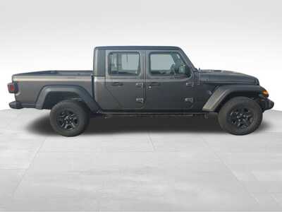 2022 Jeep Gladiator, $27000. Photo 5