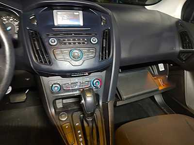 2016 Ford Focus, $7950. Photo 12