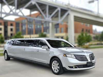2019 Lincoln MKT, $24995. Photo 10