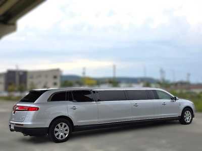 2019 Lincoln MKT, $24995. Photo 6
